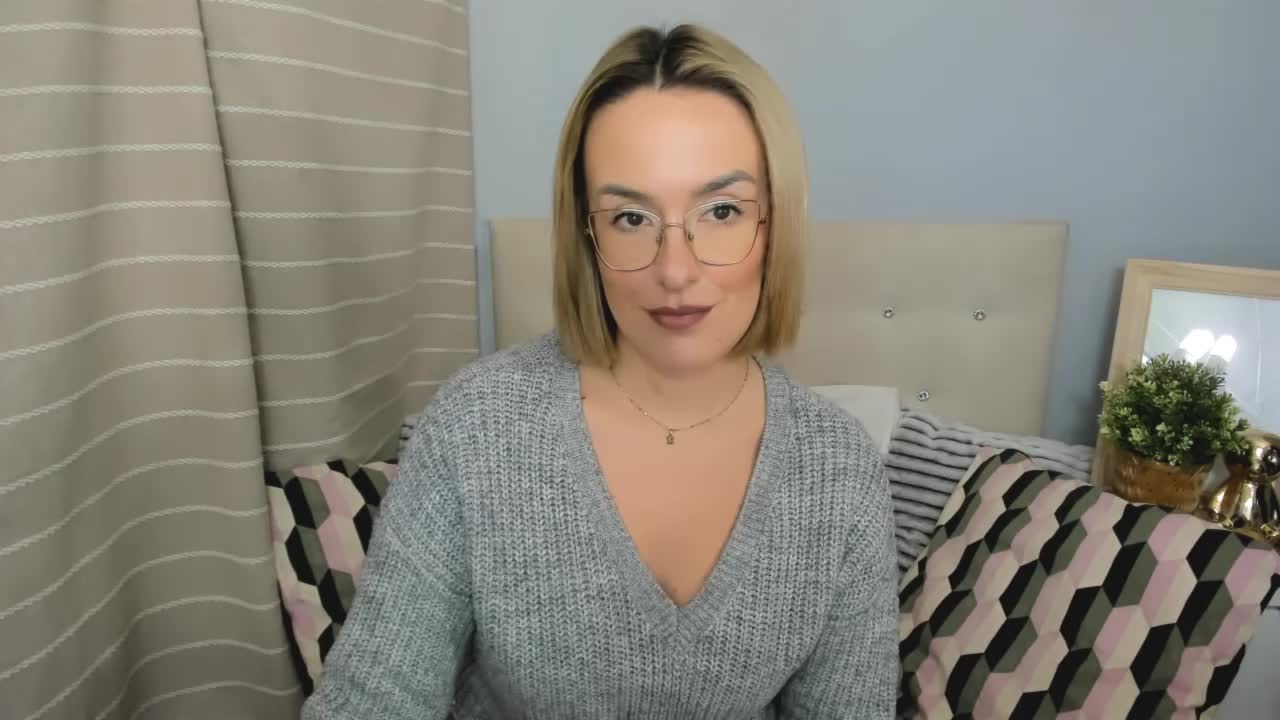 MollyBeauty Adult Chat November 18, 2025