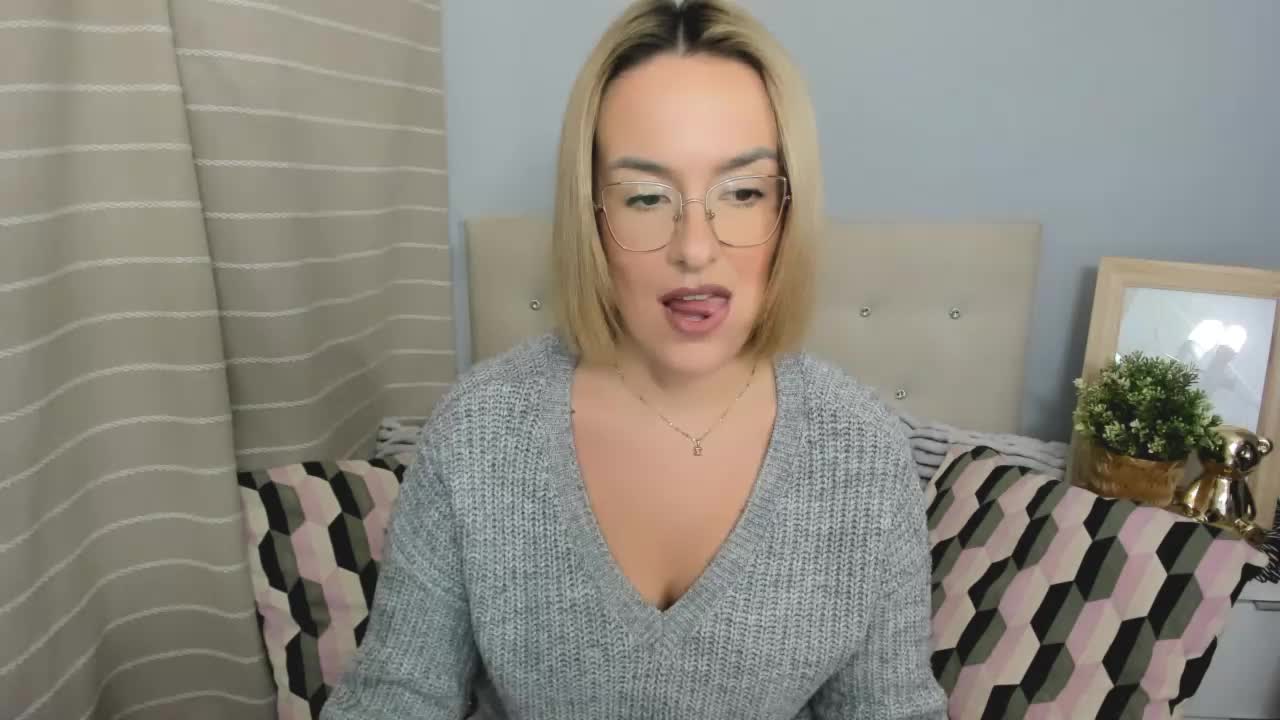 MollyBeauty Adult Chat November 18, 2025