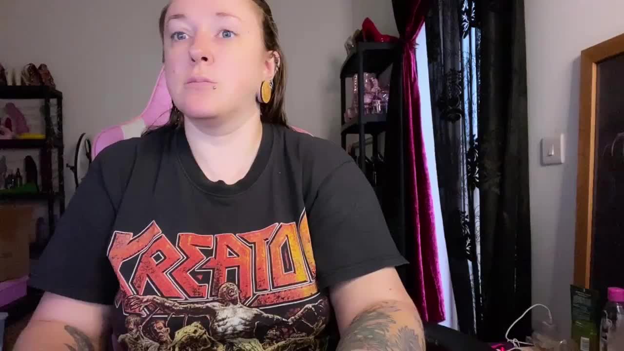 NylonQueen Adult Chat November 18, 2025