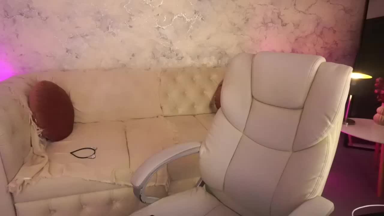 MollyWild Adult Chat November 18, 2025