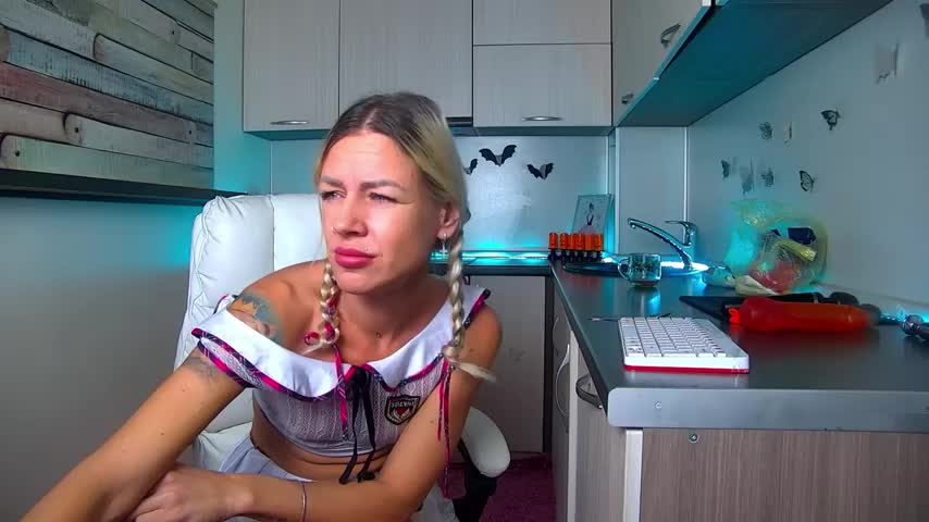 Skinny_Nally Adult Chat November 18, 2025