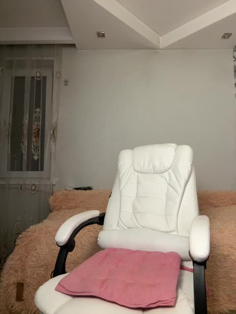 Eva-Bella Adult Chat November 18, 2025