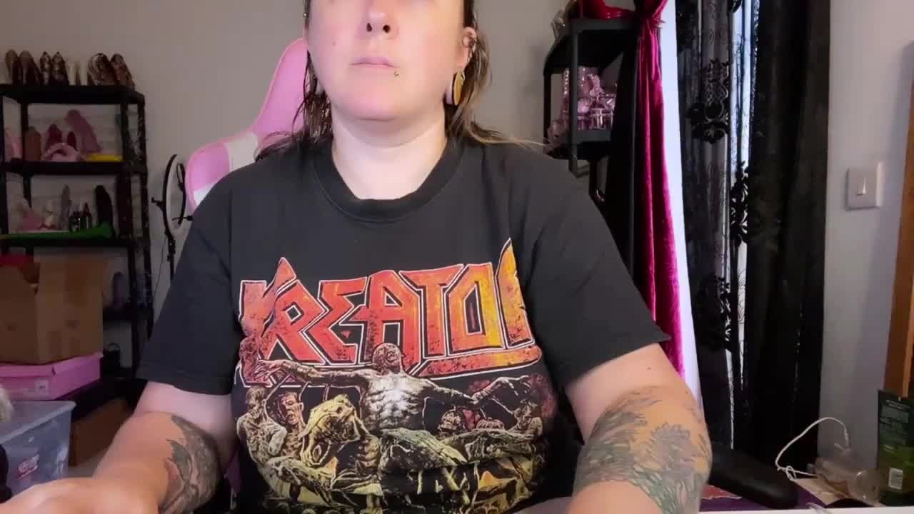 NylonQueen Adult Chat November 18, 2025