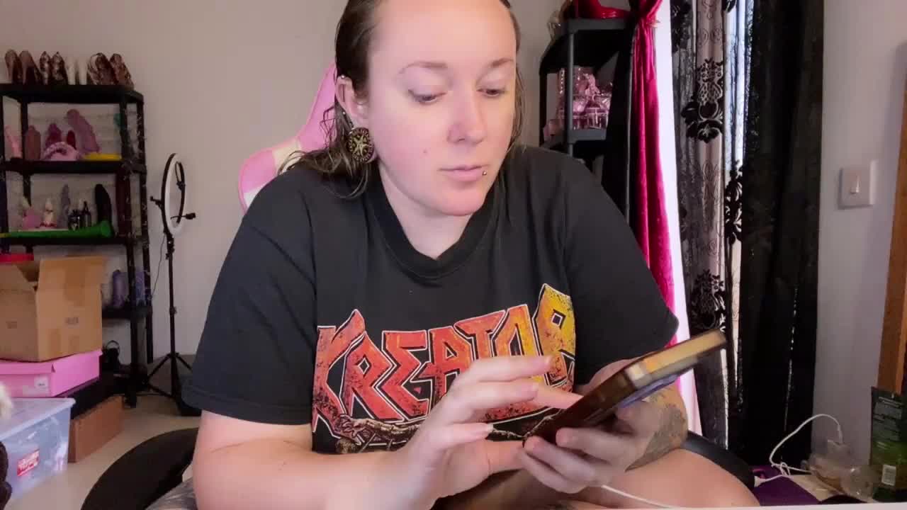 NylonQueen Adult Chat November 18, 2025