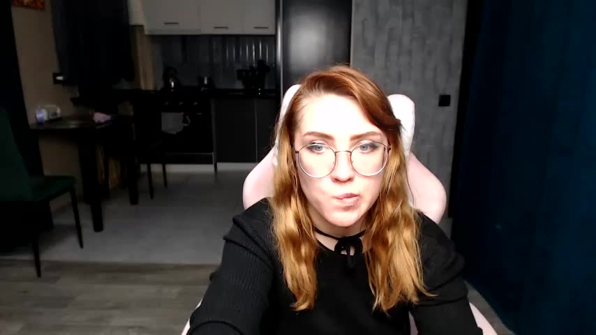 Reginasmilee Adult Chat November 18, 2025