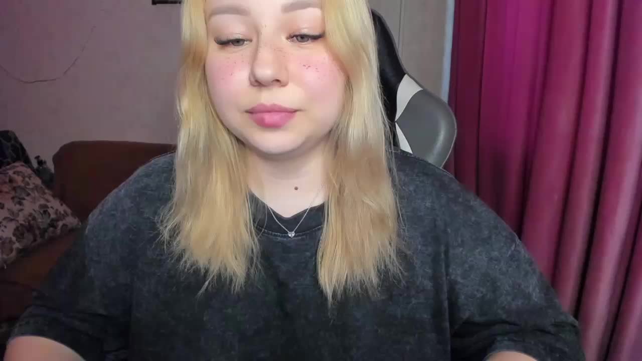 MilkaFoxy Adult Chat November 18, 2025