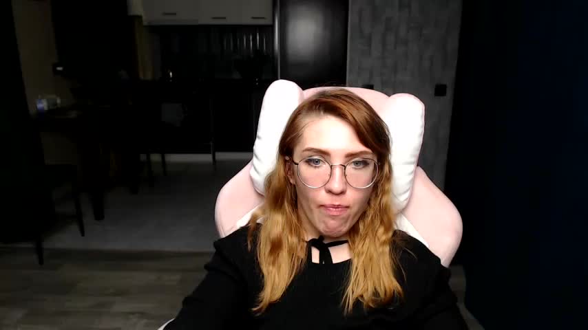 Reginasmilee Adult Chat November 18, 2025