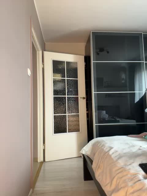 _Happy_Lady_ Adult Chat November 18, 2025