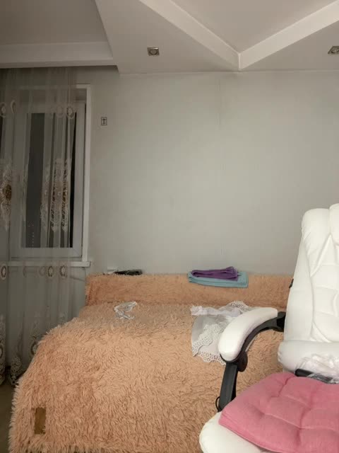 Eva-Bella Adult Chat November 18, 2025