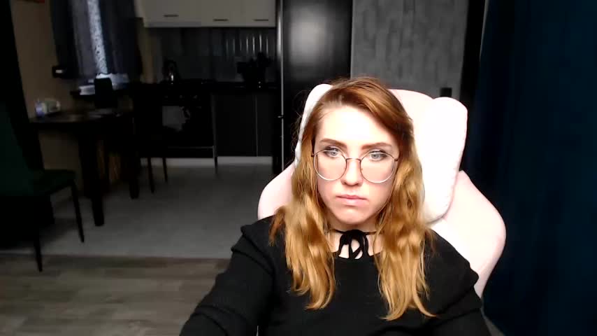 Reginasmilee Adult Chat November 18, 2025