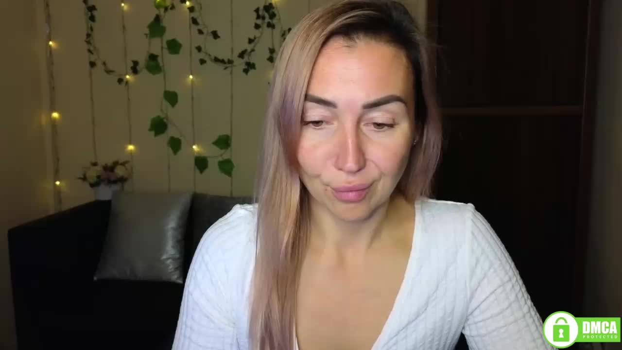 Jullyblondkiss Adult Chat November 19, 2025