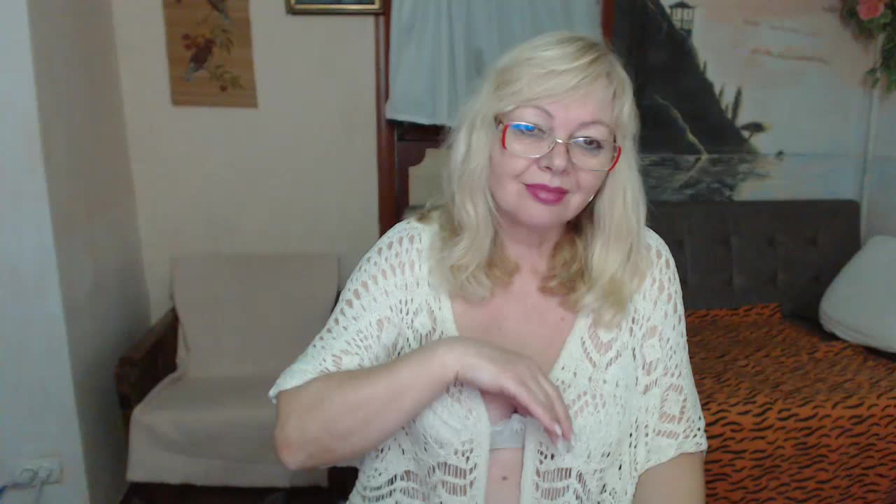 EvelynLoveShy Adult Chat November 19, 2025