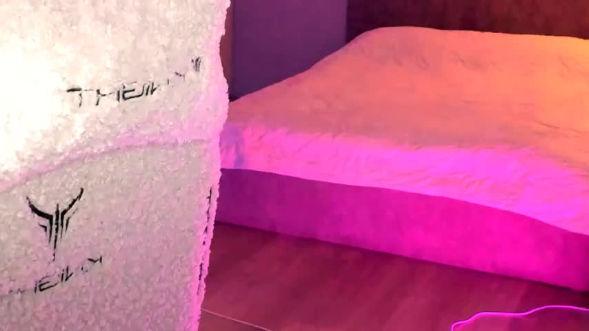 tykioty_Miley Adult Chat November 20, 2025