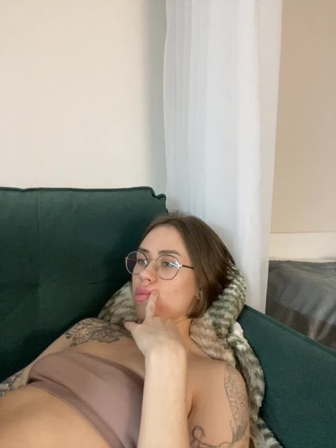 v_-_-_v Adult Chat November 20, 2025