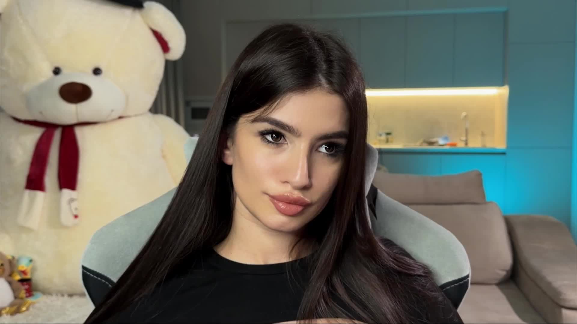 Sofi-Mi Adult Chat November 21, 2025