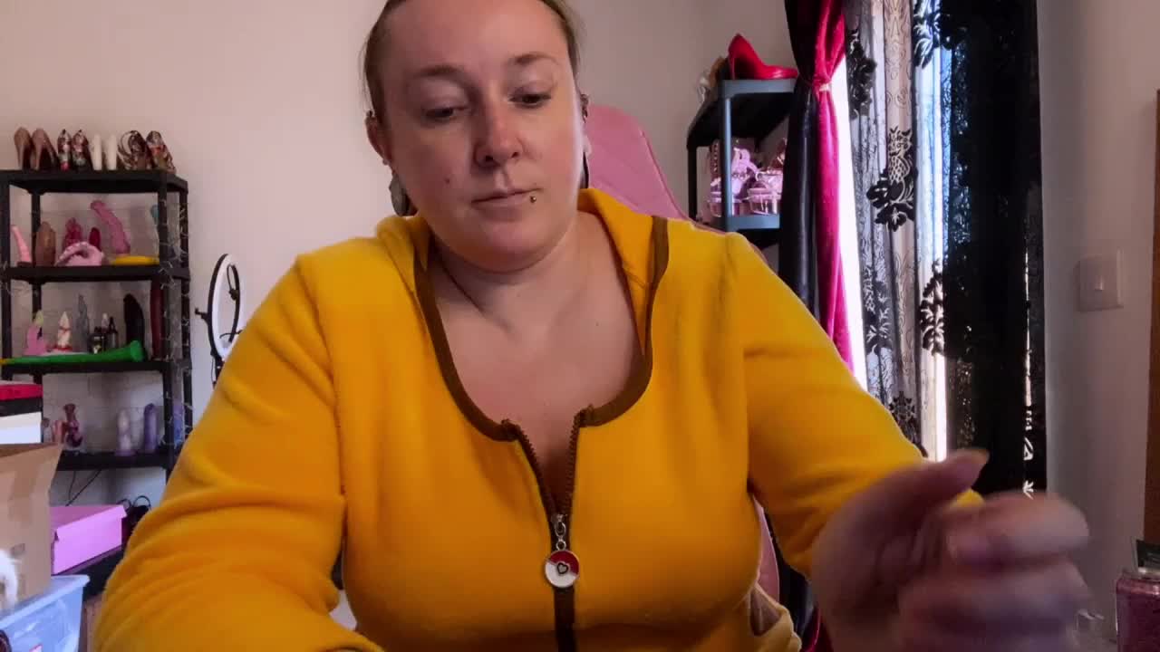 NylonQueen Adult Chat November 21, 2025