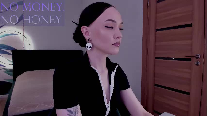 mistress_mialibra Adult Chat November 21, 2025