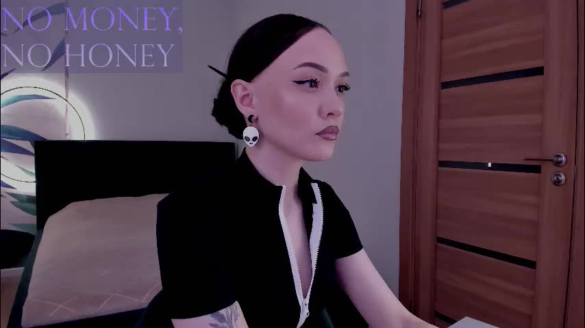 mistress_mialibra Adult Chat November 21, 2025