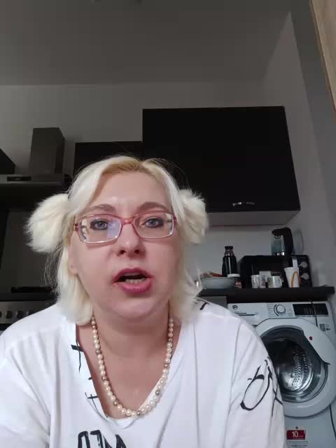 Vika211 Adult Chat November 21, 2025