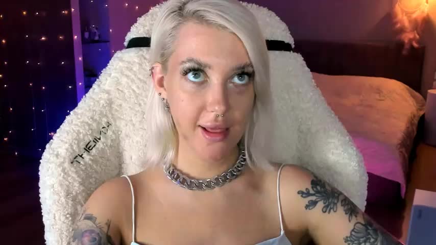 tykioty_Miley Adult Chat November 22, 2025