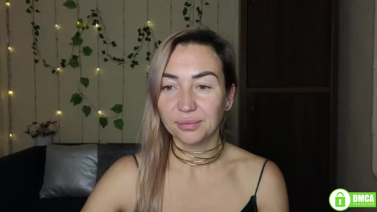 Jullyblondkiss Adult Chat November 22, 2025