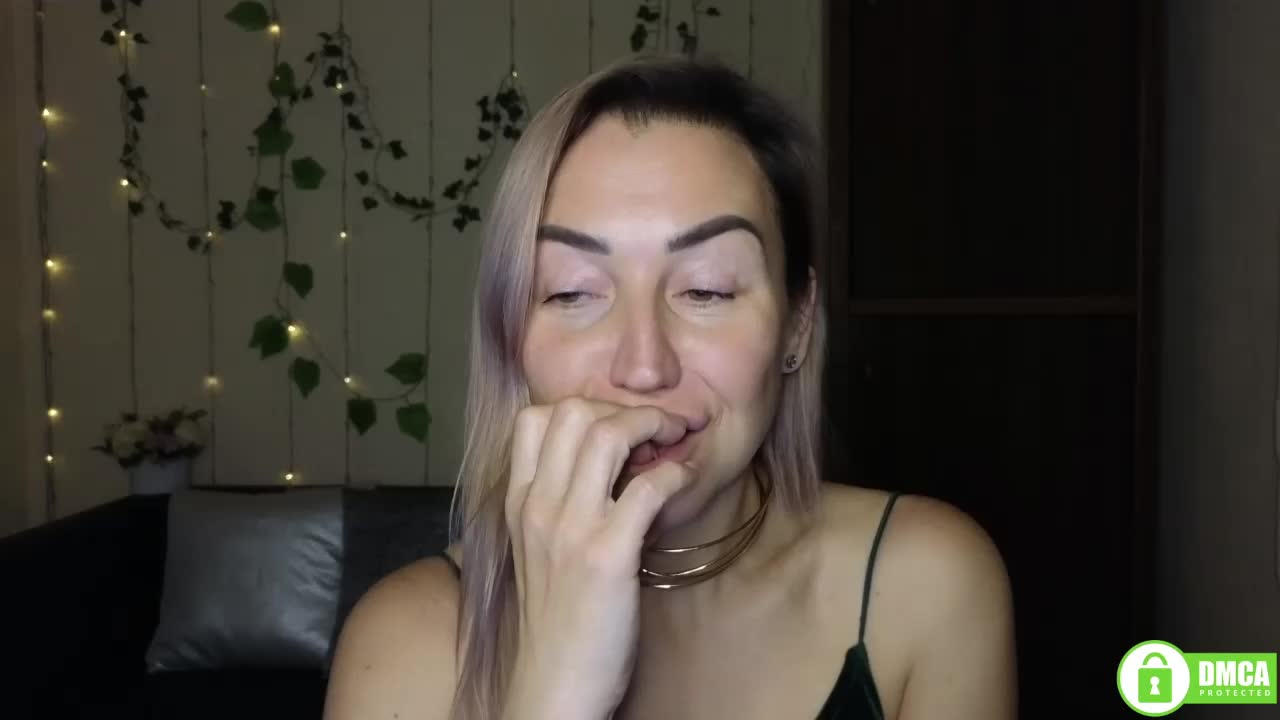 Jullyblondkiss Adult Chat November 22, 2025