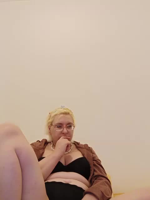 Vika211 Adult Chat November 22, 2025