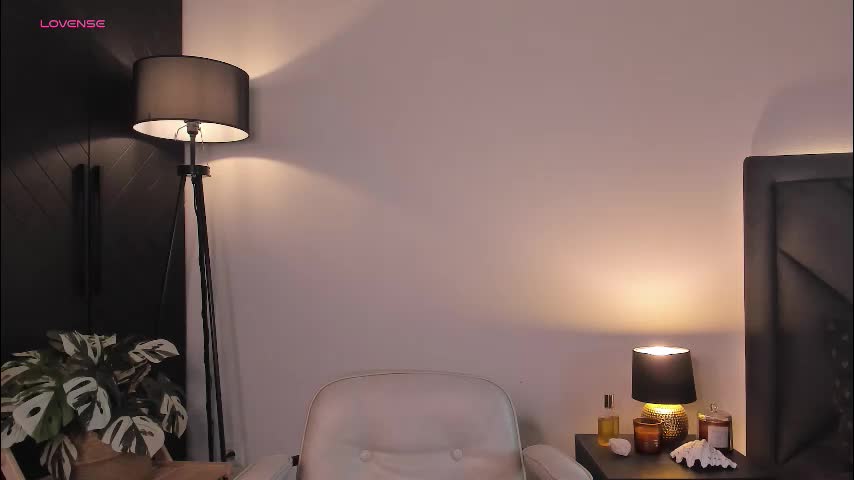 r_a_v_e_n Adult Chat November 23, 2025