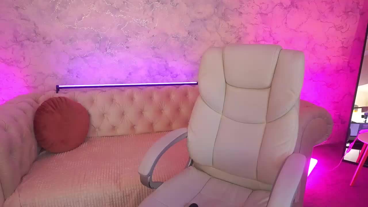 MollyWild Adult Chat November 24, 2025