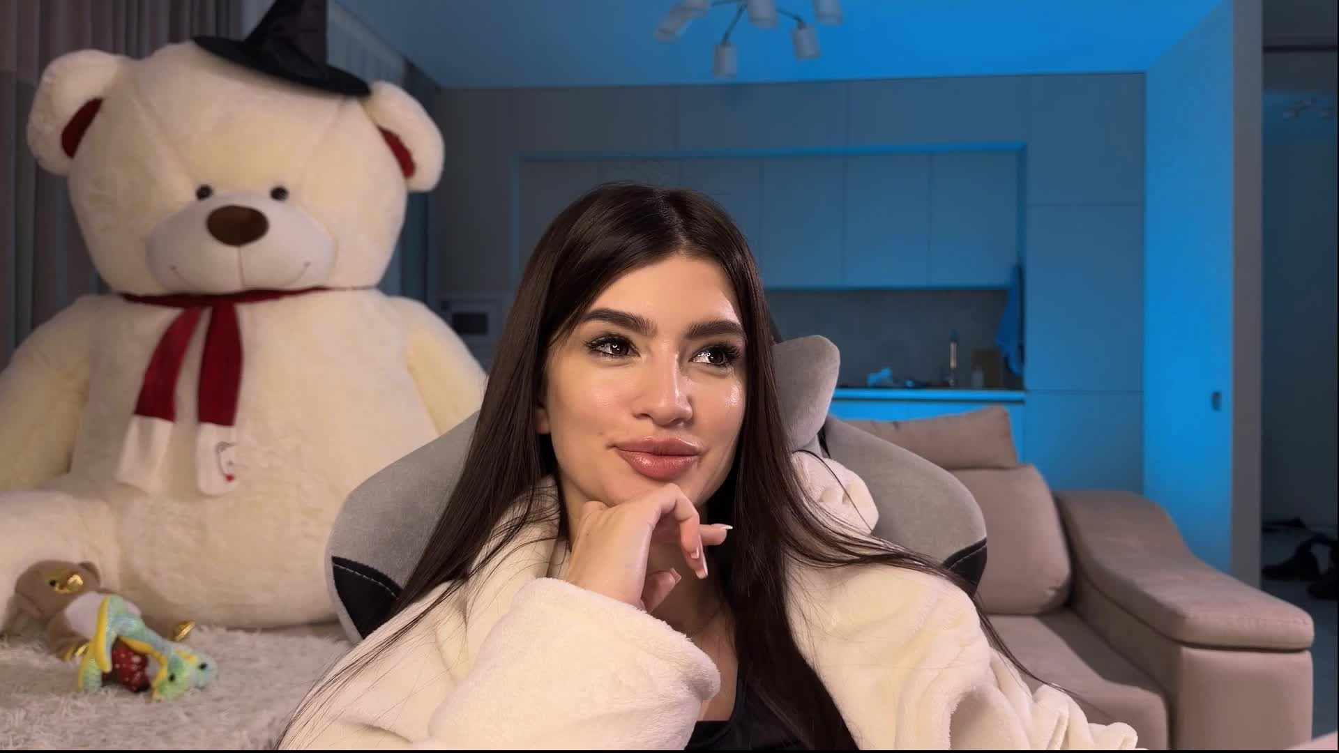 Sofi-Mi Adult Chat November 25, 2025