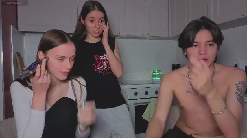 ihavepaws33 Adult Chat November 25, 2025