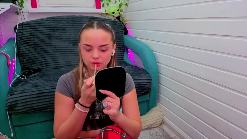 Misss_Vikk Adult Chat November 25, 2025