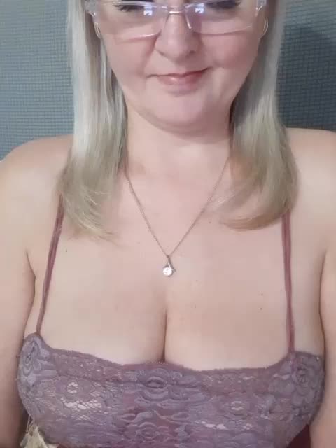 SexiestJess45 Adult Chat November 25, 2025