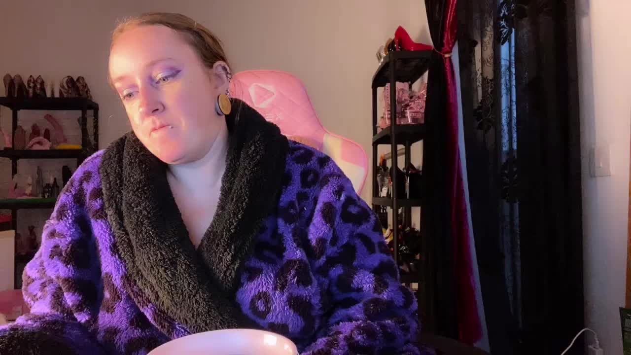 NylonQueen Adult Chat November 26, 2025