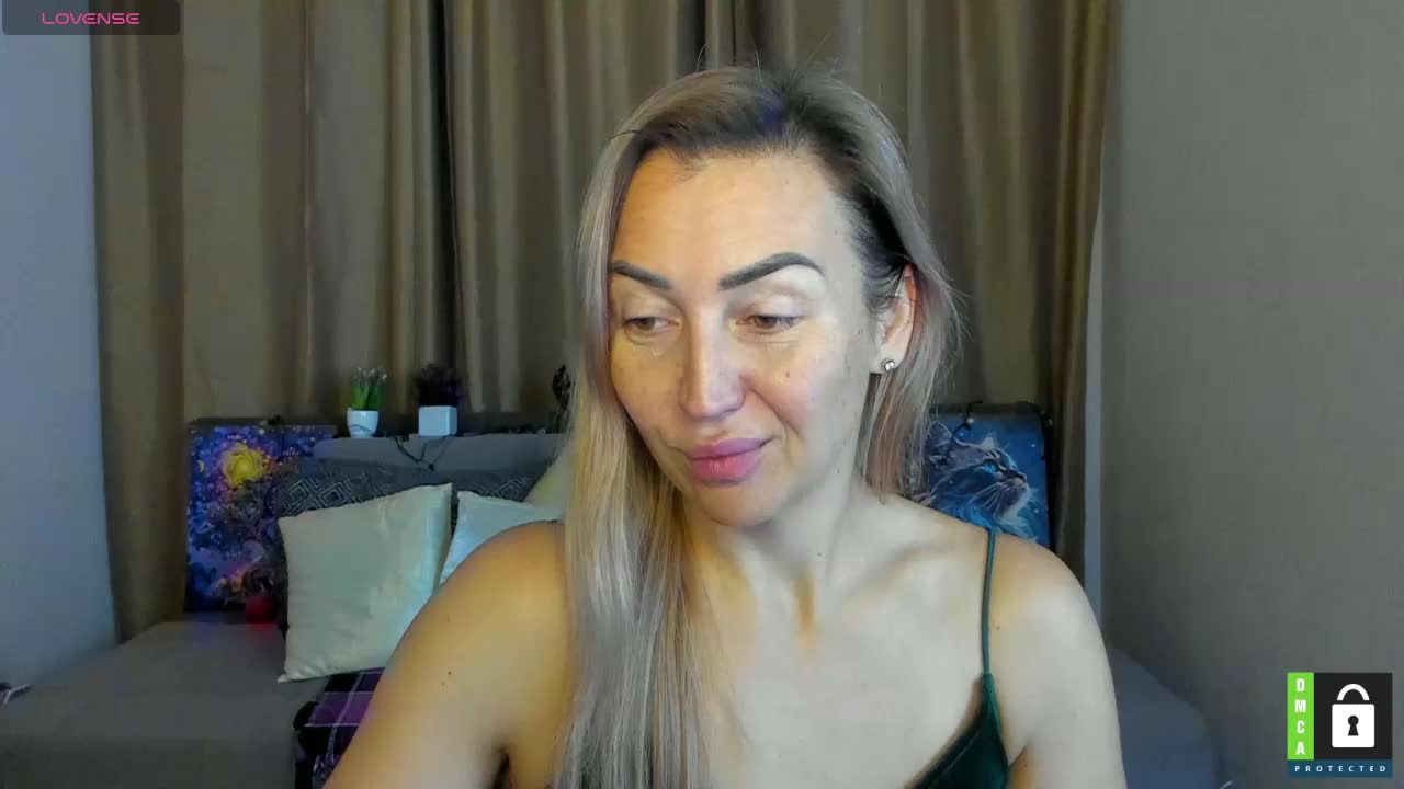 Jullyblondkiss Adult Chat November 26, 2025