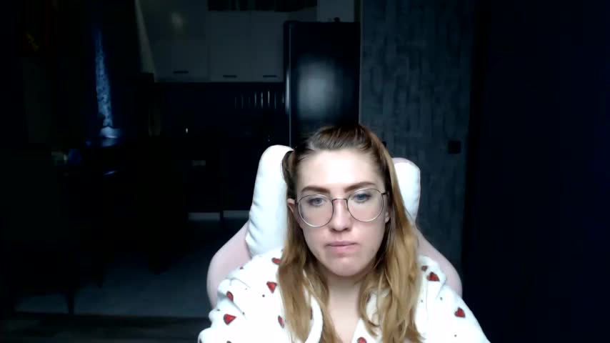 Reginasmilee Adult Chat November 26, 2025