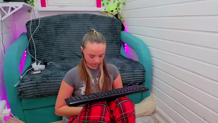 Misss_Vikk Adult Chat November 26, 2025