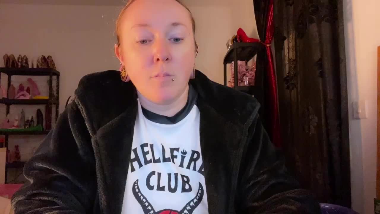 NylonQueen Adult Chat November 28, 2025