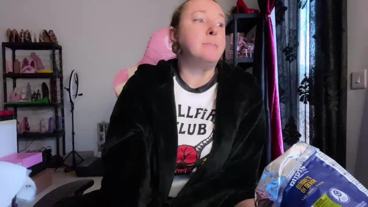 NylonQueen Adult Chat November 28, 2025