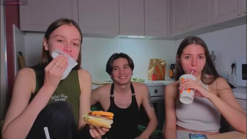 ihavepaws33 Adult Chat November 27, 2025