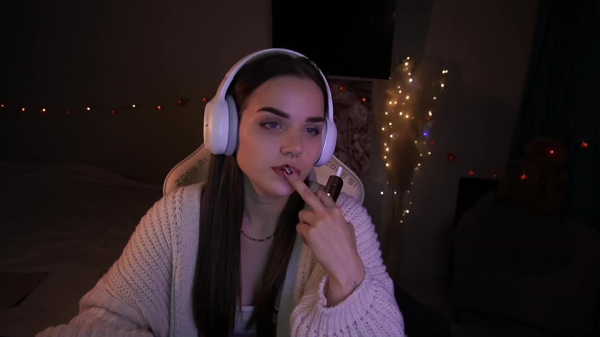 MiniNika Adult Chat November 27, 2025