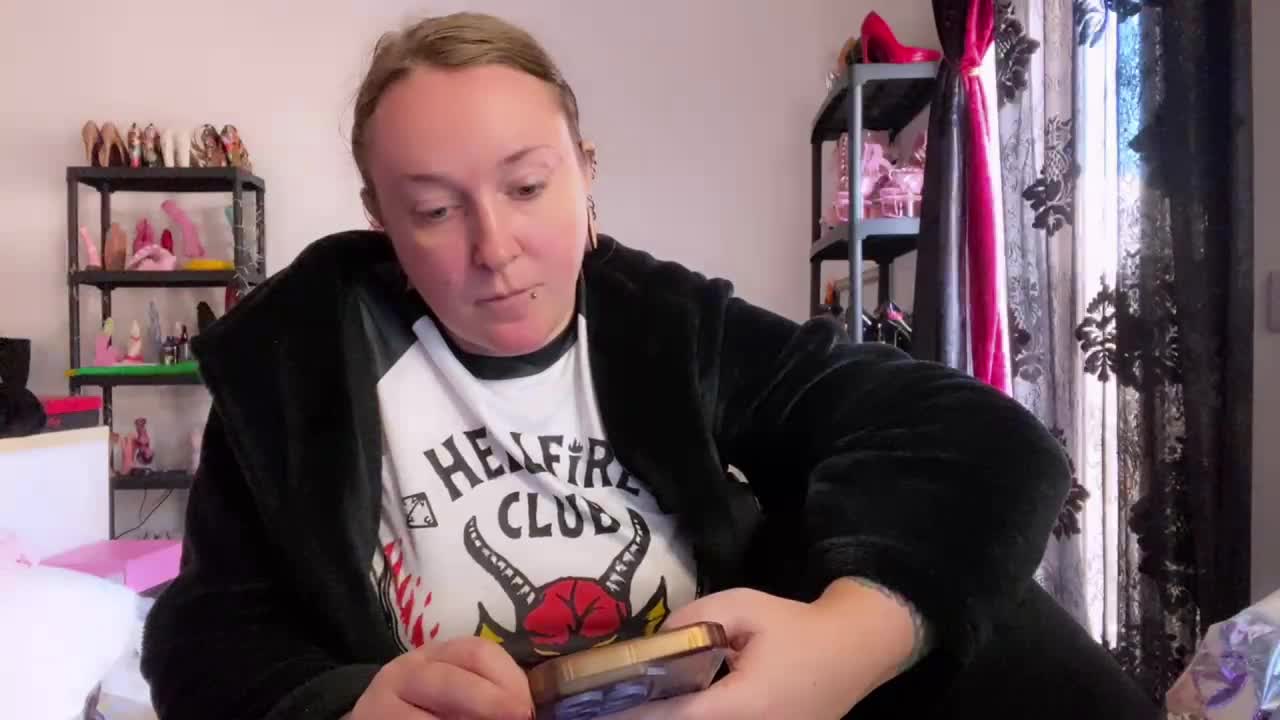 NylonQueen Adult Chat November 27, 2025