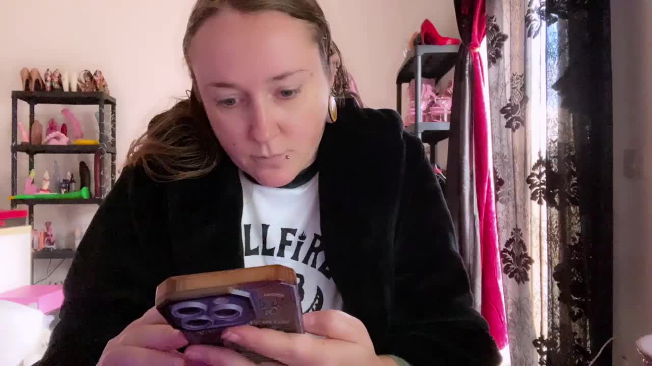 NylonQueen Adult Chat November 27, 2025