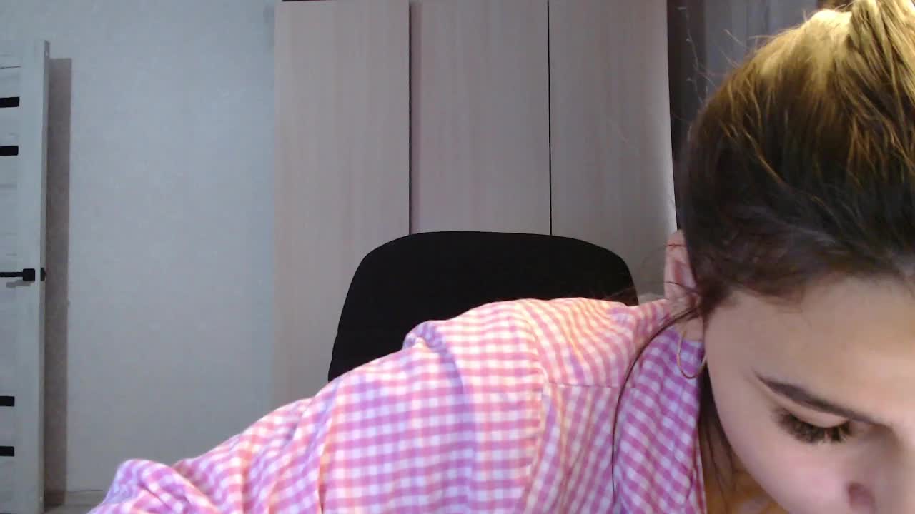 LenaGordon_2025-11-28_09-14-03_897 Adult Chat November 28, 2025