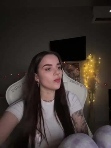 MiniNika Adult Chat November 28, 2025