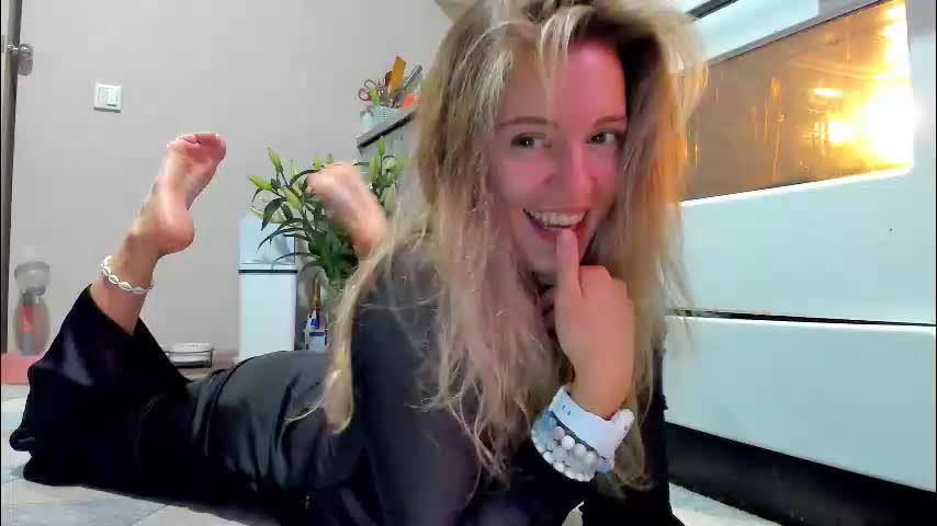 foxy_blond Adult Chat November 30, 2025