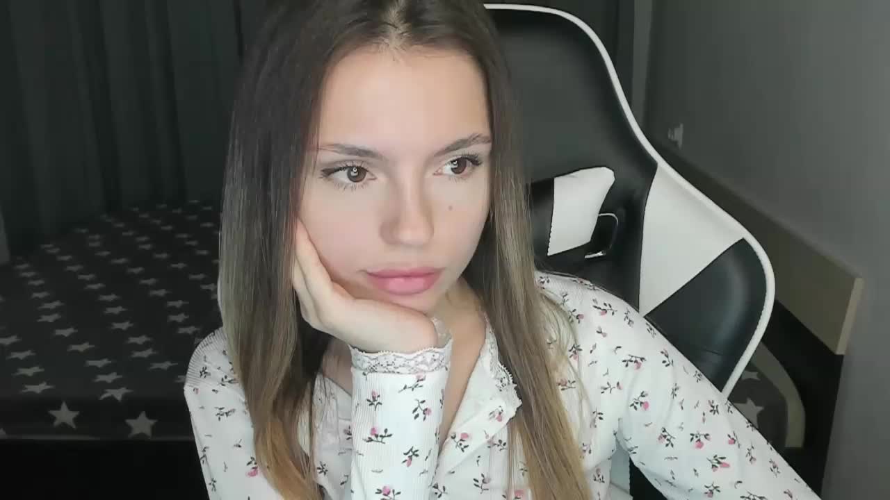 EmiMe Adult Chat November 30, 2025