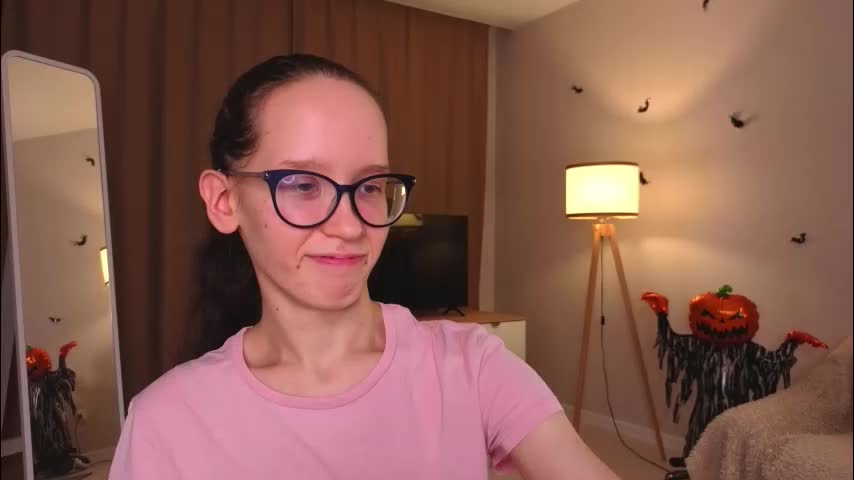 lynettebails Adult Chat December 1, 2025