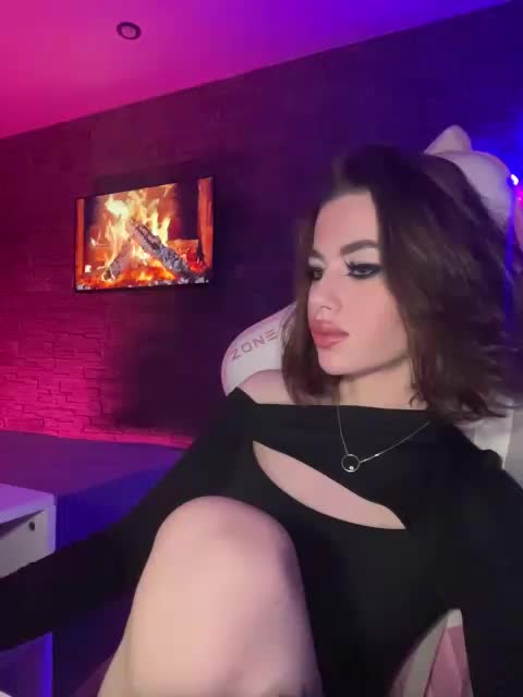 HotGirlEva Adult Chat December 1, 2025