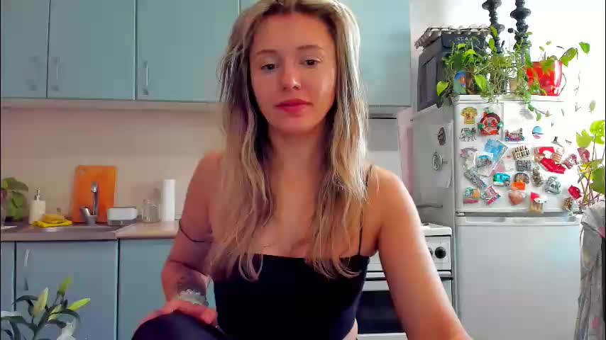 foxy_blond Adult Chat December 1, 2025